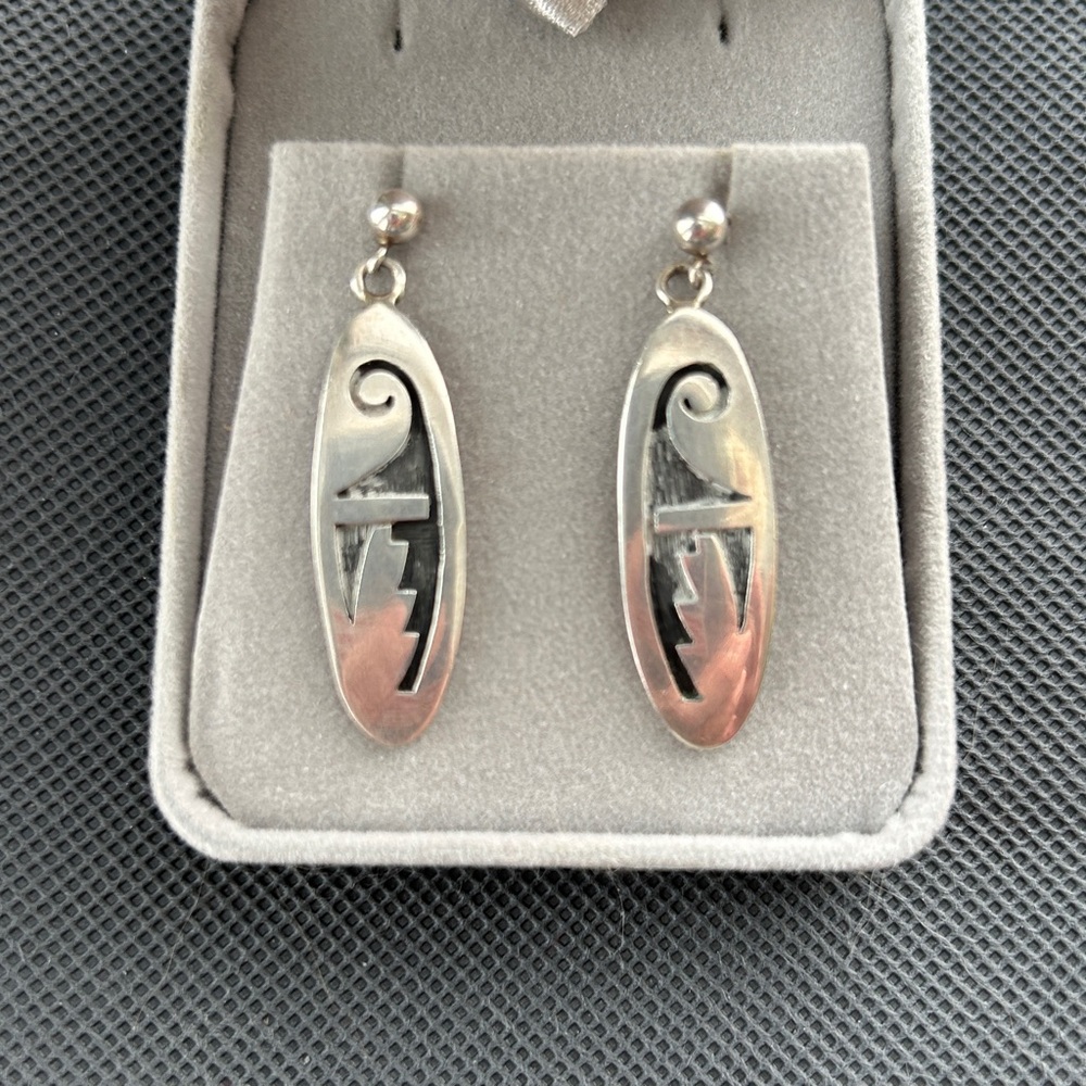 Hopi Sterling Silver Oval Earrings with Tribal Design - Picture 6 of 7